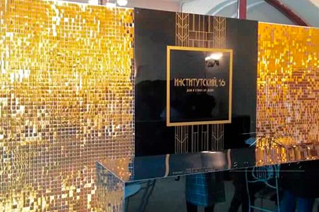 Фотозона Золотые пайетки и чёрный глянец с золотым орнаментом