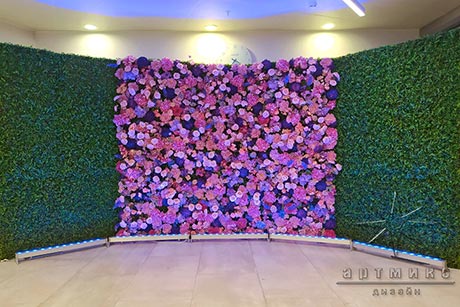 Фотозона - панно "Объёмные букеты из цветов с самшитом"