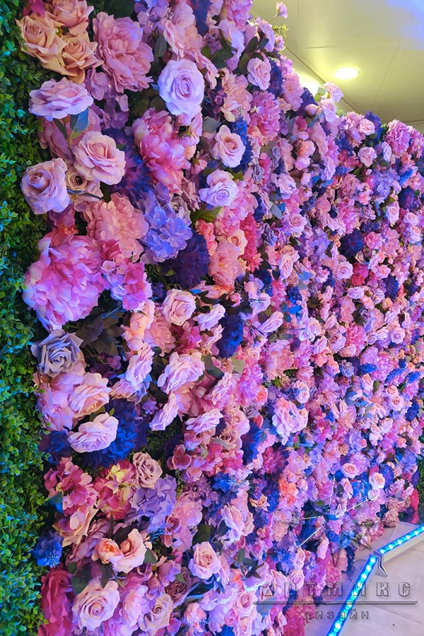 Декоративное панно "Объёмные букеты из цветов с самшитом"