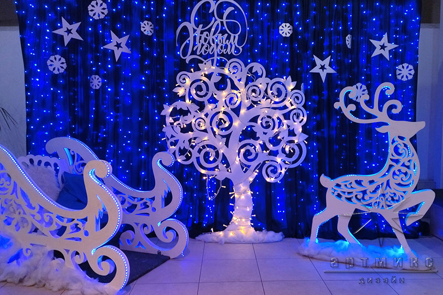 Декорации и фигуры для новогодней вечеринки (Олень, Сани и ажурное Дерево)