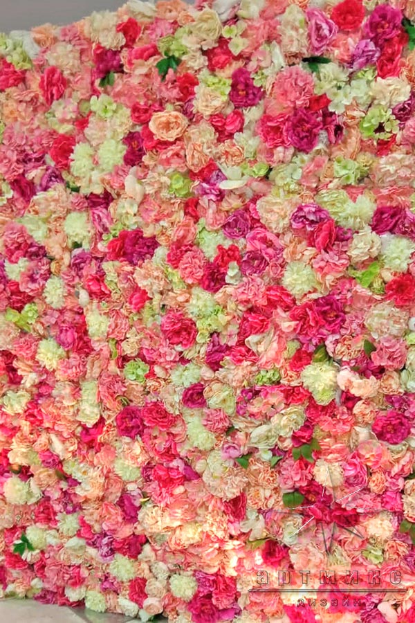 Фотозона "Цветочное панно" с гирляндами из воздушных шаров