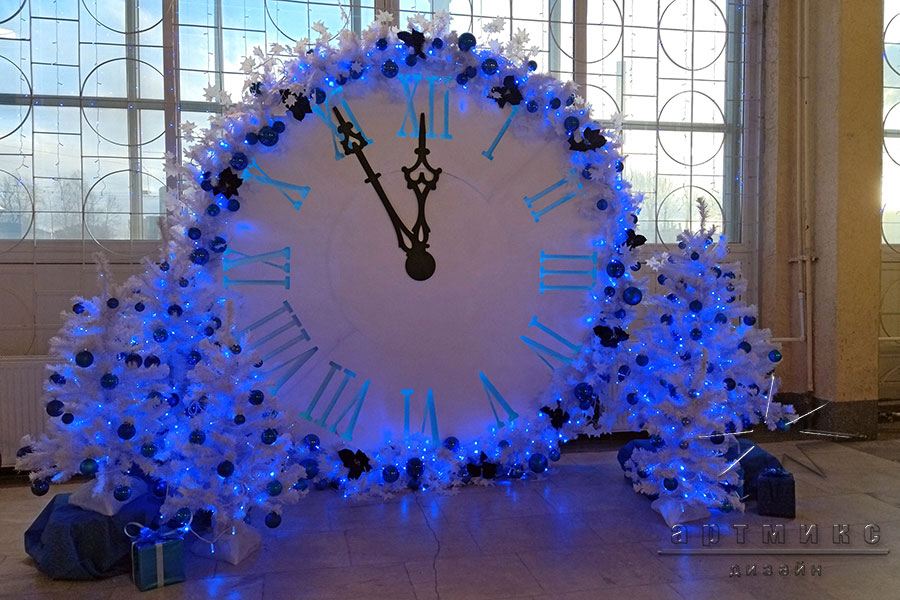 Фотозона "Часы" с бело-голубым декором