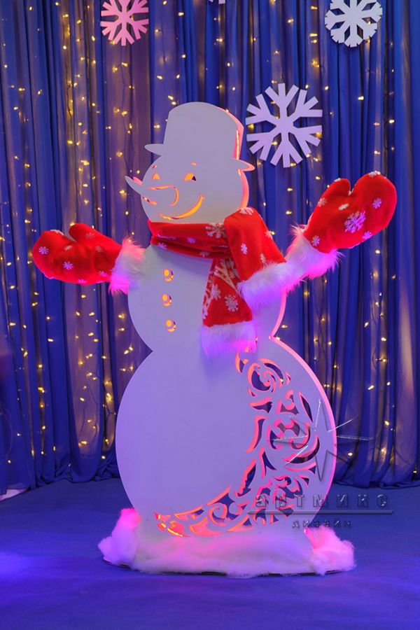 Декор витрин магазинов светящейся двухсторонней фигурой - Снеговик