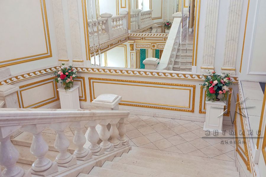 Украшение зала во дворце "Сюзора"