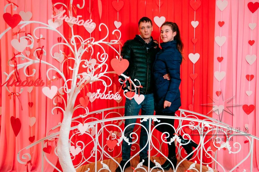 Фотозона "14 февраля — День Влюблённых" в ТРК Невский