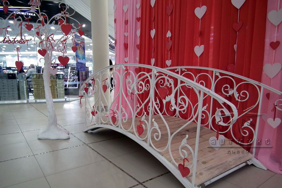Объёмная фотозона Мостик к празднику "День Влюблённых"