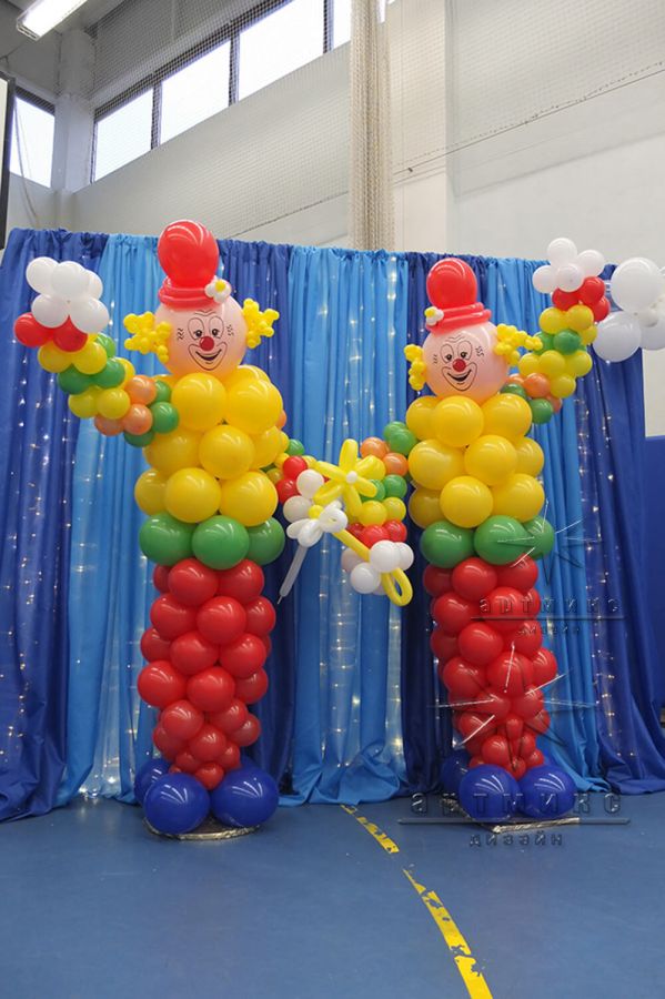 Два весёлых клоуна из воздушных шаров