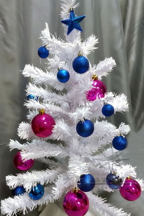Белоснежные ёлочки в аренду (новогодние шары синие, белые, красные, золотые)