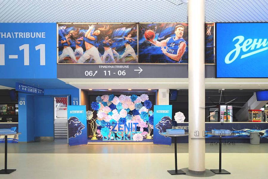 Фотозона - весенняя декорация в спортивном комплексе "Юбилейный" на Кубке Европы по баскетболу