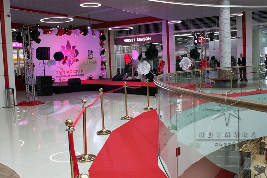 Оформление площадки для Fashion show от магазинов ТК 