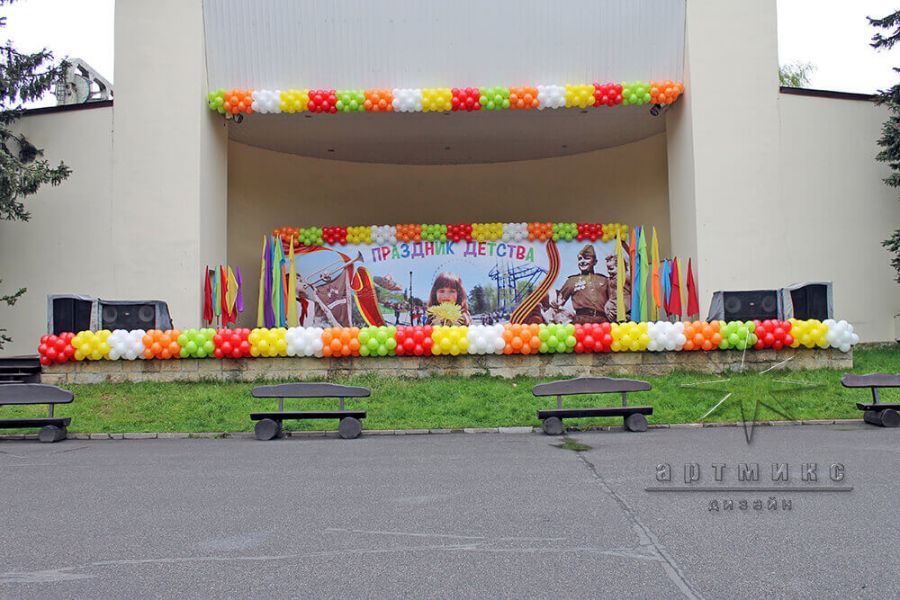 Оформление сцены к празднику Детства на Крестовском острове