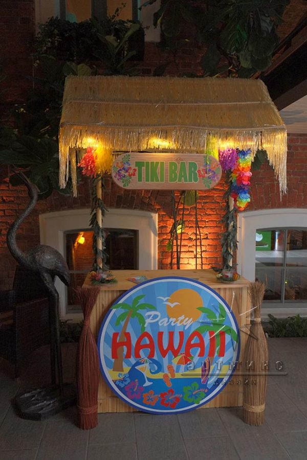 Фотозона в стиле гавайского бара - "Tiki Bar"