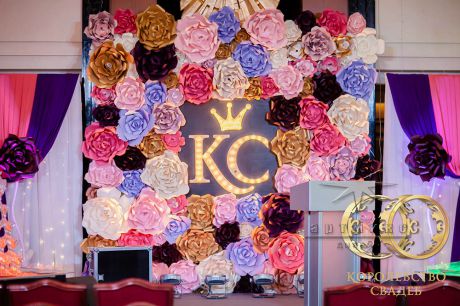 Временные декорации для выставки "Королевства свадеб" 2017 года